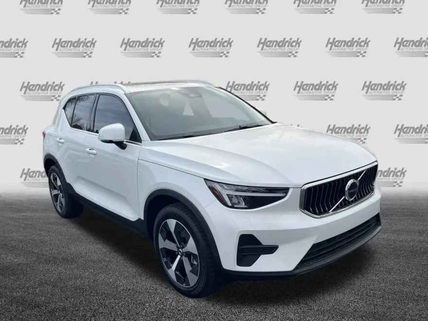 2025 Volvo XC40 Core photo 1