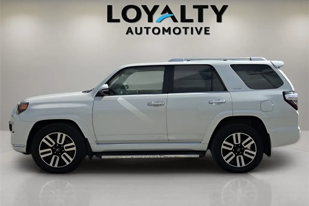 2022 Toyota 4Runner Limited photo 1