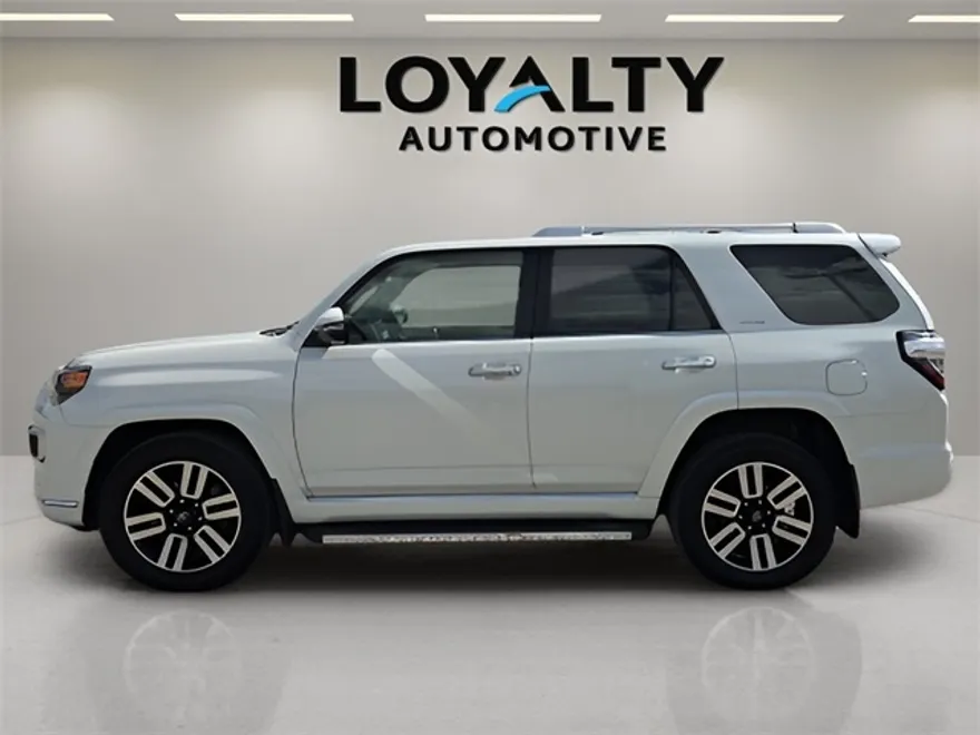 2022 Toyota 4Runner Limited photo 1