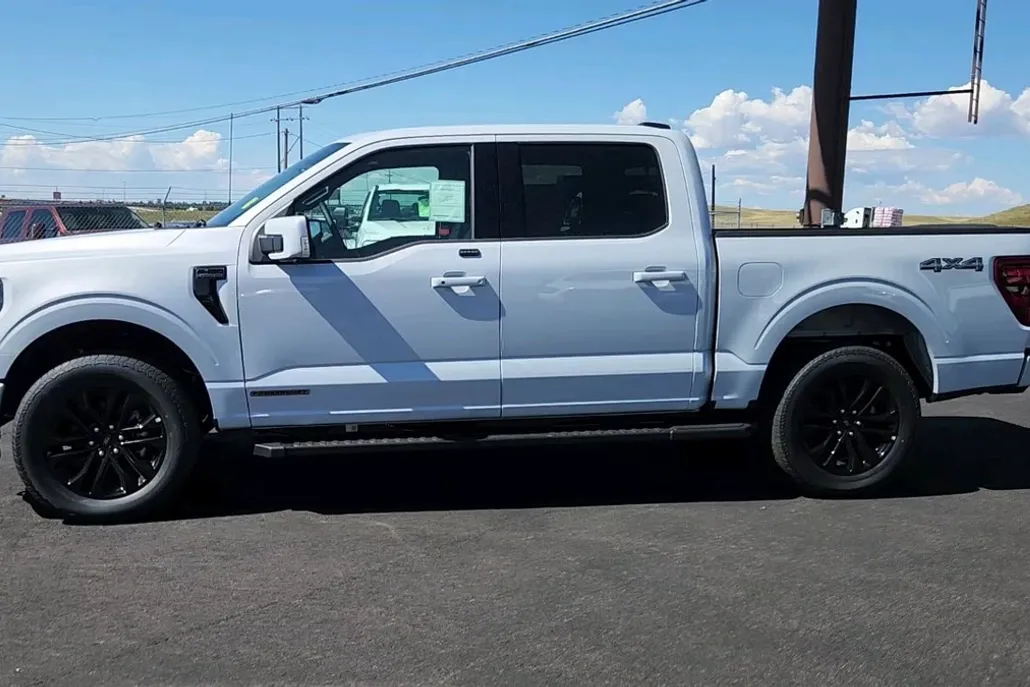2025 Ford F-150 Lariat photo 1