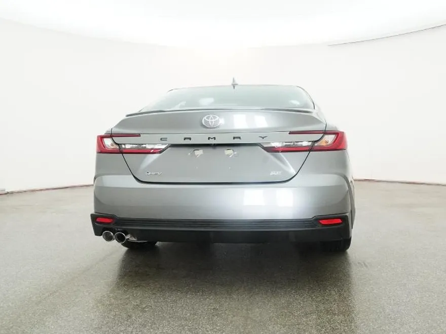 2025 Toyota Camry SE photo 1