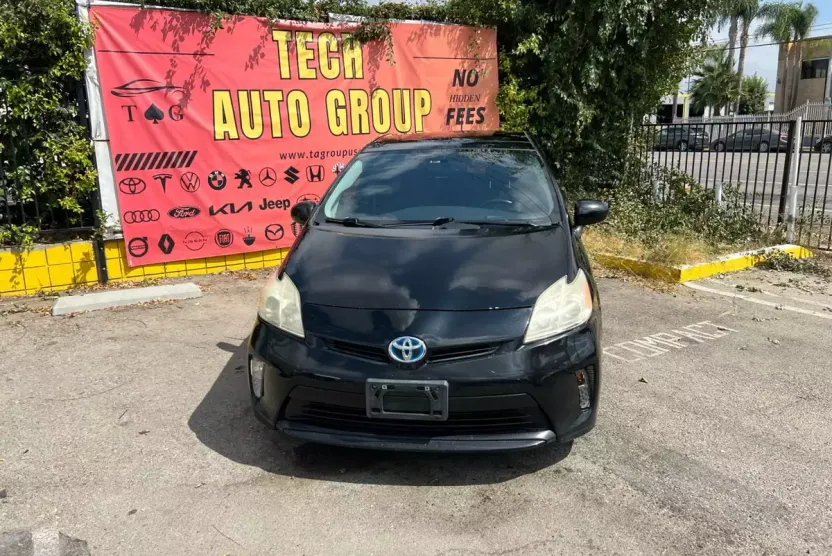 2014 Toyota Prius Four photo 1