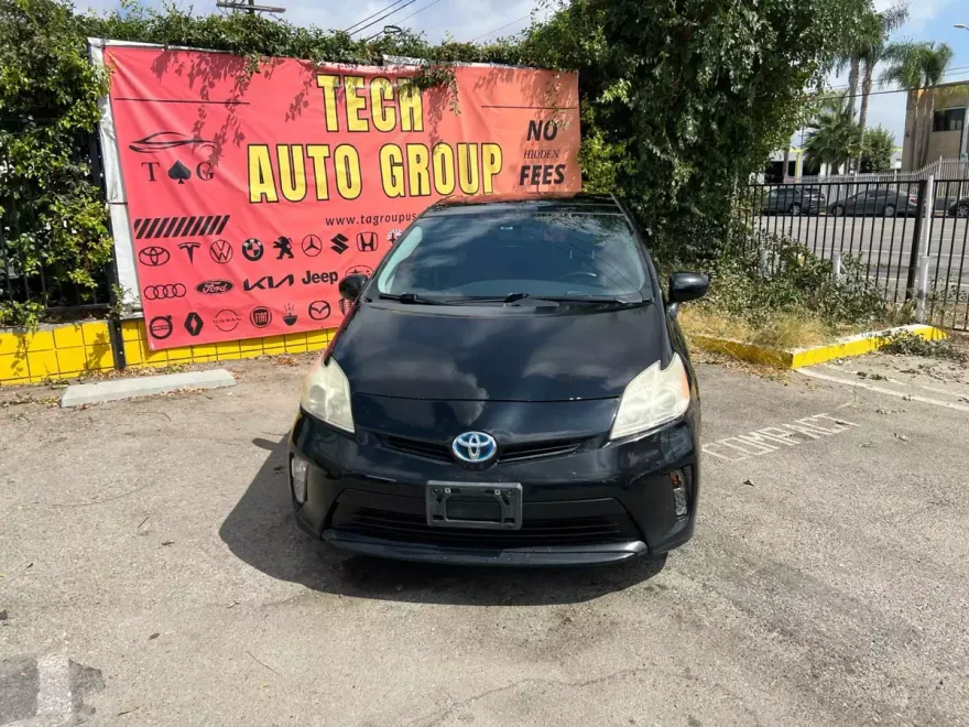 2014 Toyota Prius Four photo 1