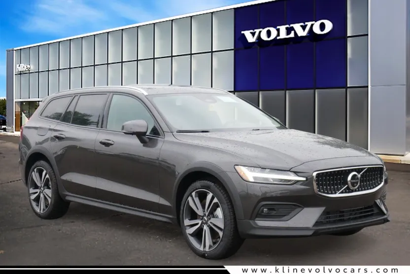 2025 Volvo V60 Cross Country B5 AWD Plus photo 1
