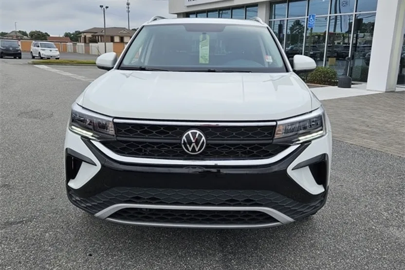 2022 Volkswagen Taos SE photo 1