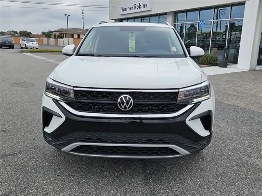 2022 Volkswagen Taos SE photo 1