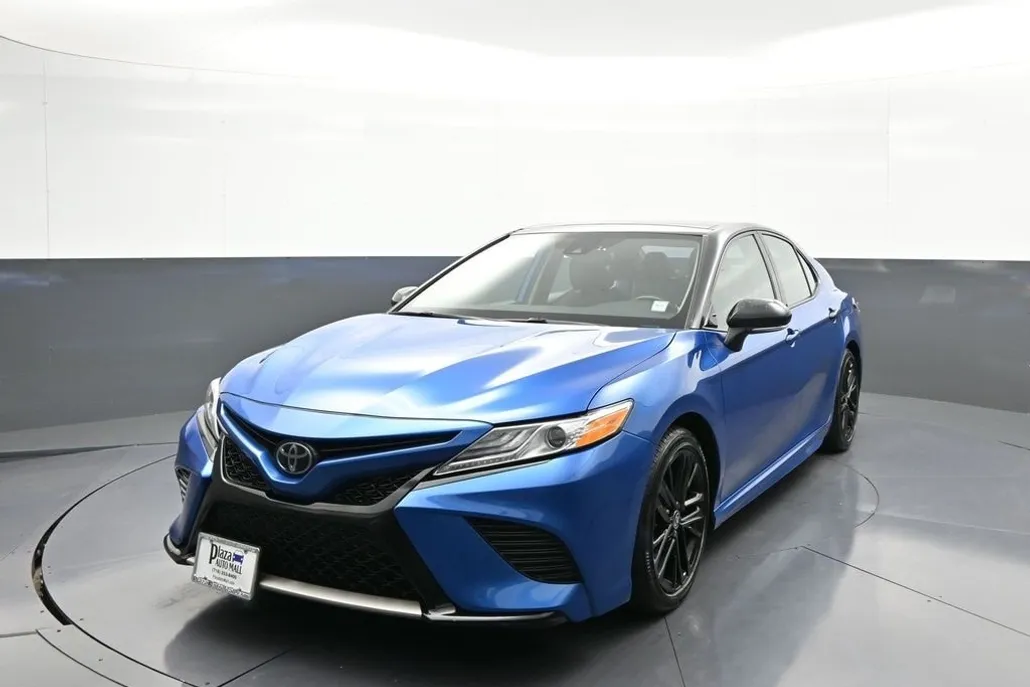 2020 Toyota Camry XSE photo 1