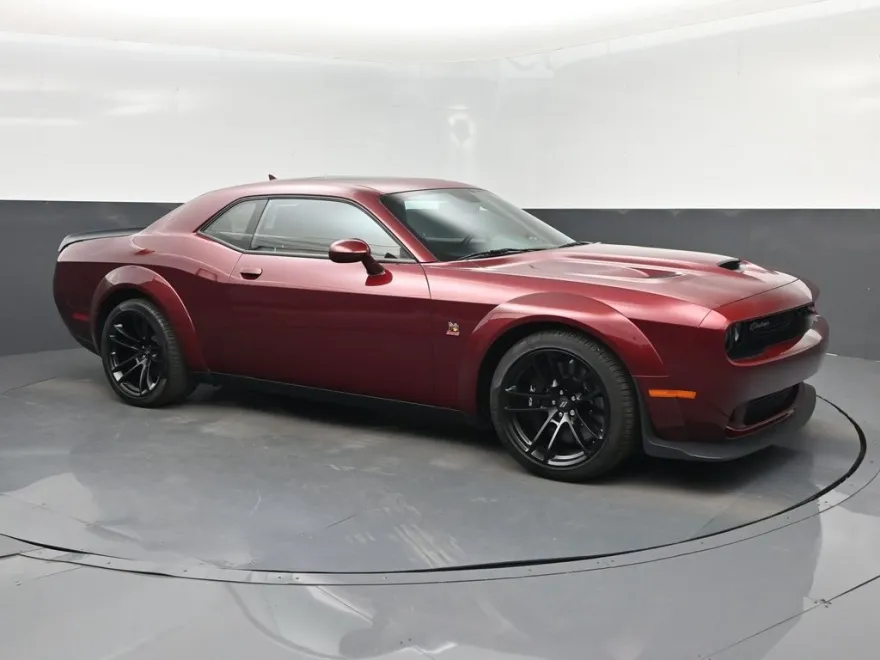2023 Dodge Challenger R/T Scat Pack Widebody photo 1