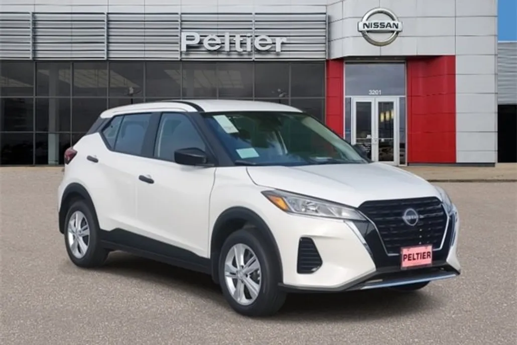 2025 Nissan Kicks Play S photo 1