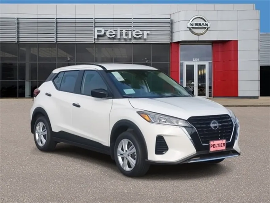 2025 Nissan Kicks Play S photo 1