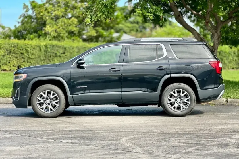 2023 Gmc Acadia SLT photo 1