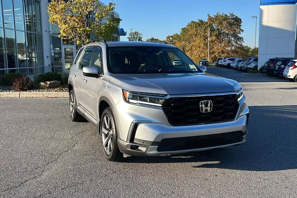 2025 Honda Pilot Touring photo 1