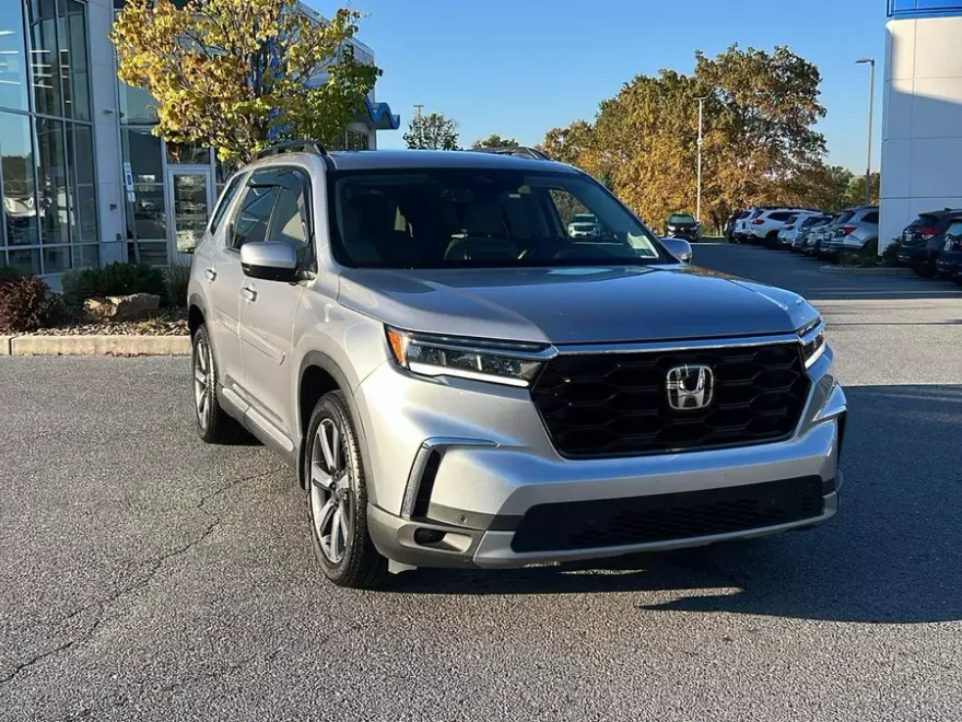 2025 Honda Pilot Touring photo 1