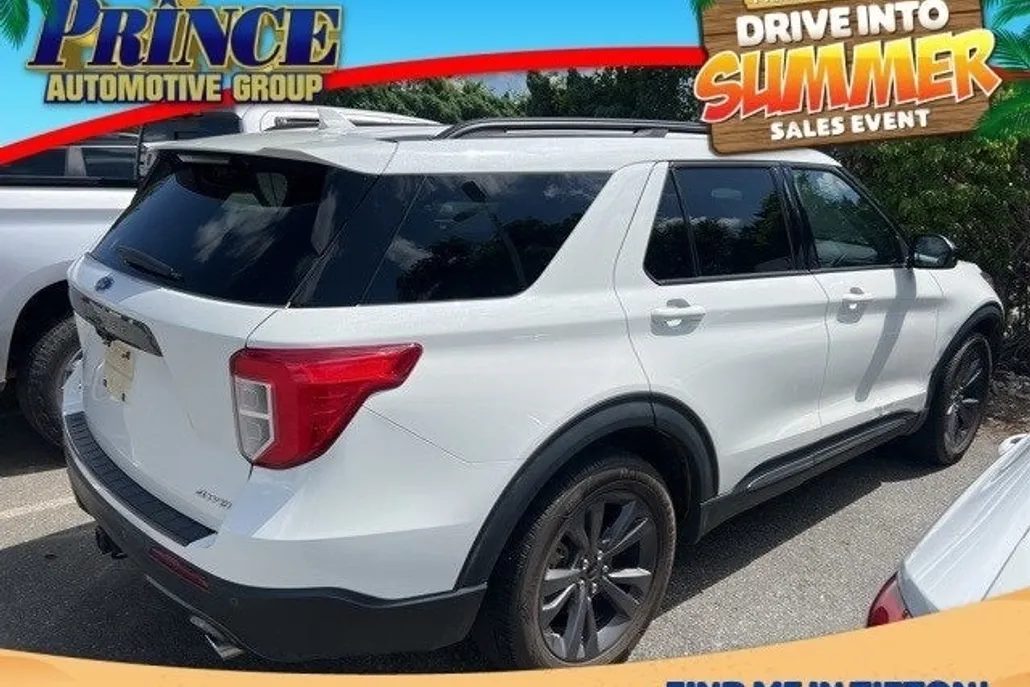 2022 Ford Explorer XLT photo 1