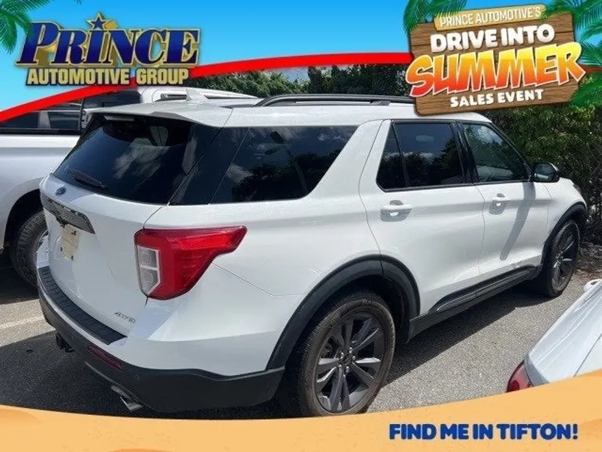2022 Ford Explorer XLT photo 1
