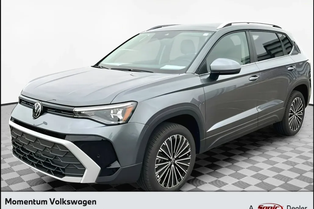 2025 Volkswagen Taos SE photo 1