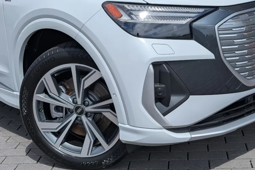 2024 Audi Q4 E-tron Prestige photo 1