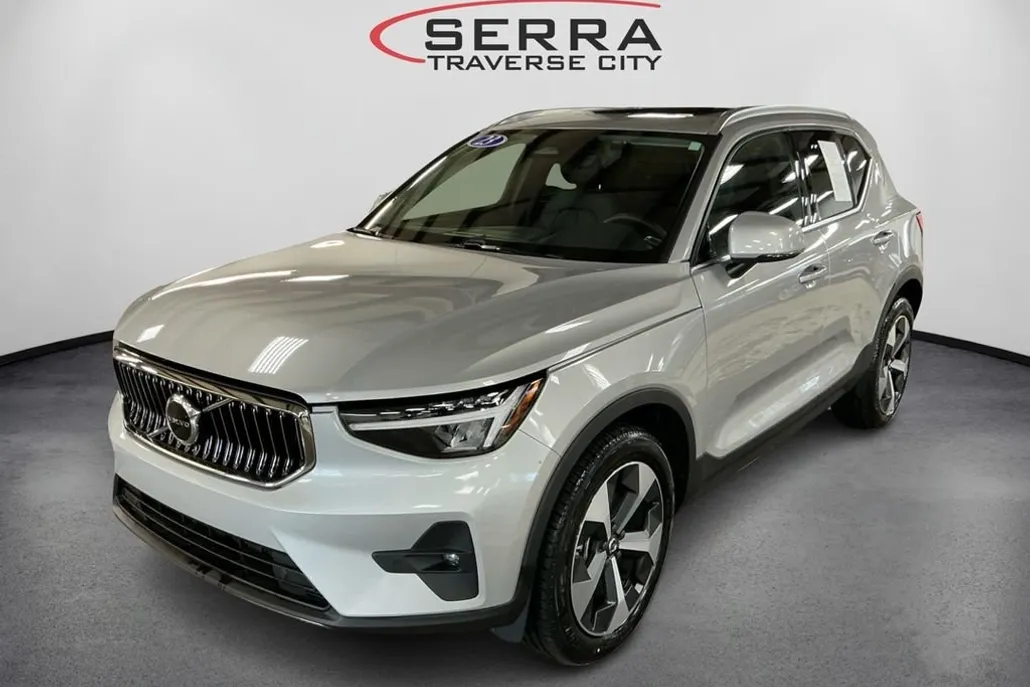 2023 Volvo XC40 Plus photo 1