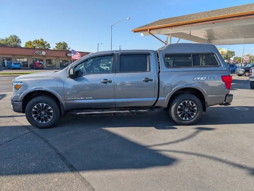 2018 Nissan Titan PRO-4X photo 1