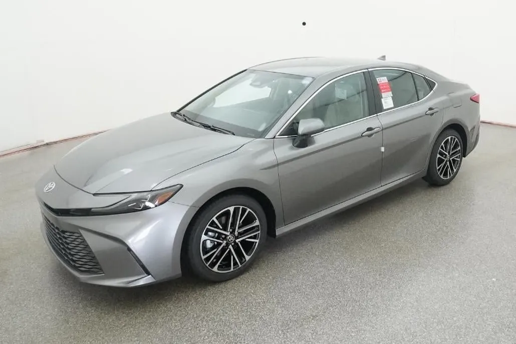 2026 Toyota Camry XLE photo 1