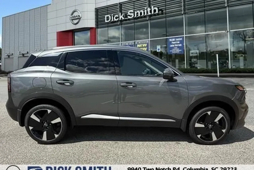 2025 Nissan Kicks SR photo 1