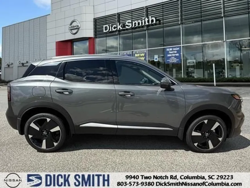 2025 Nissan Kicks SR photo 1
