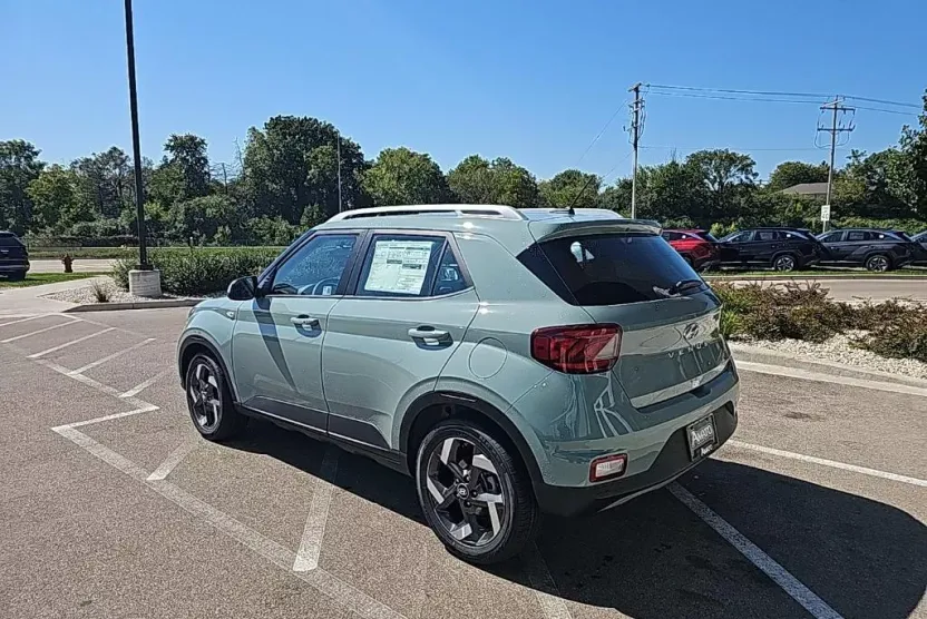 2025 Hyundai Venue SEL photo 1