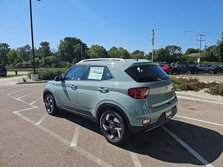 2025 Hyundai Venue SEL photo 1