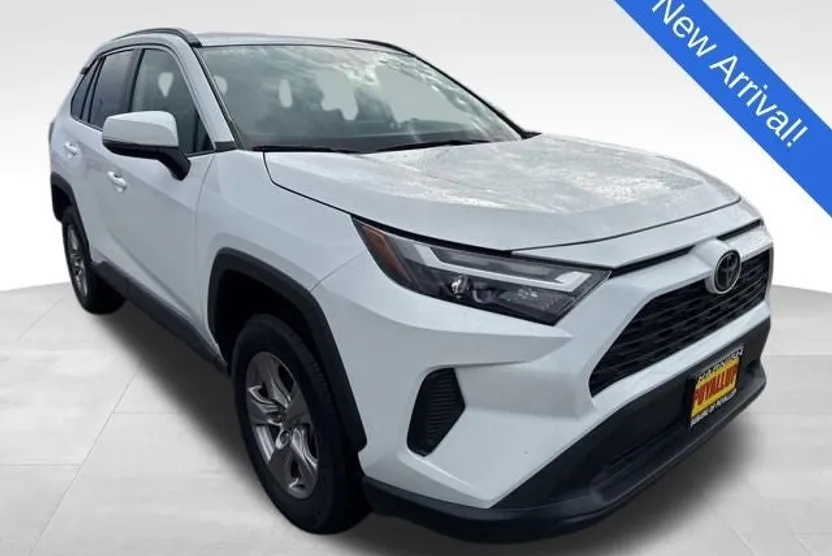 2023 Toyota RAV4 XLE photo 1