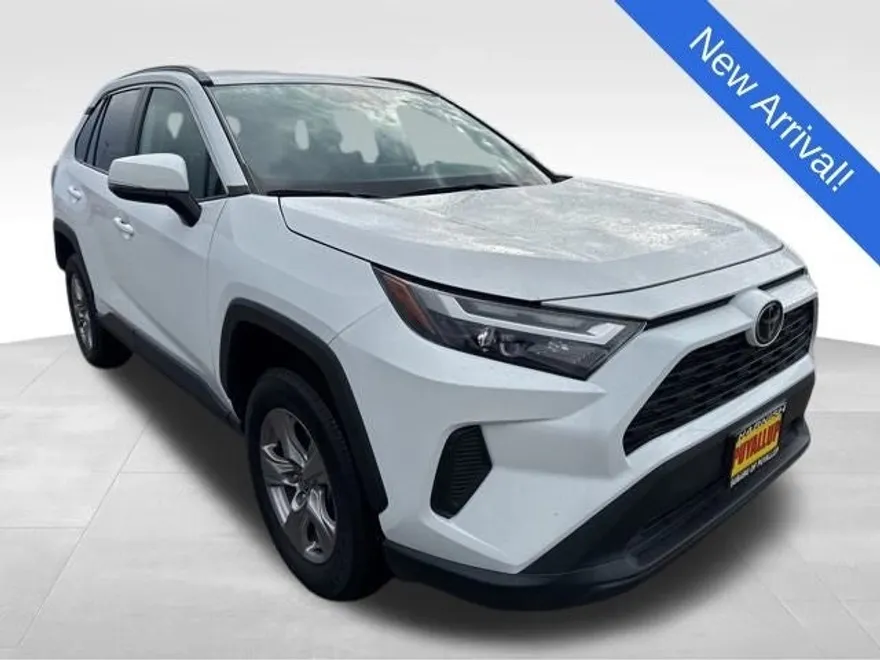 2023 Toyota RAV4 XLE photo 1