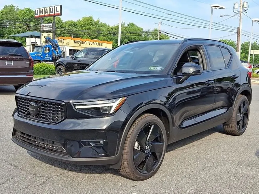2026 Volvo XC40 photo 1