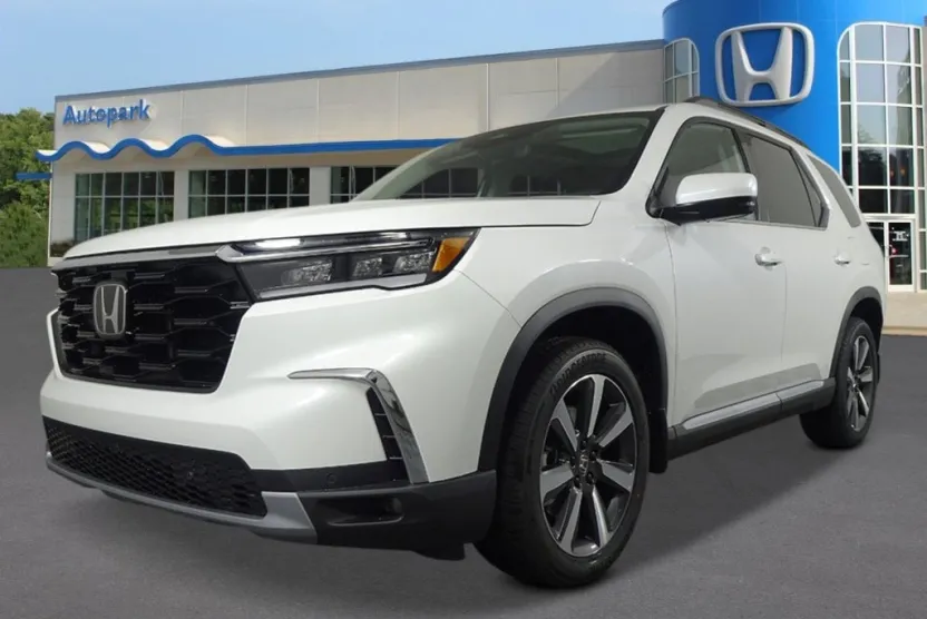 2025 Honda Pilot Touring photo 1