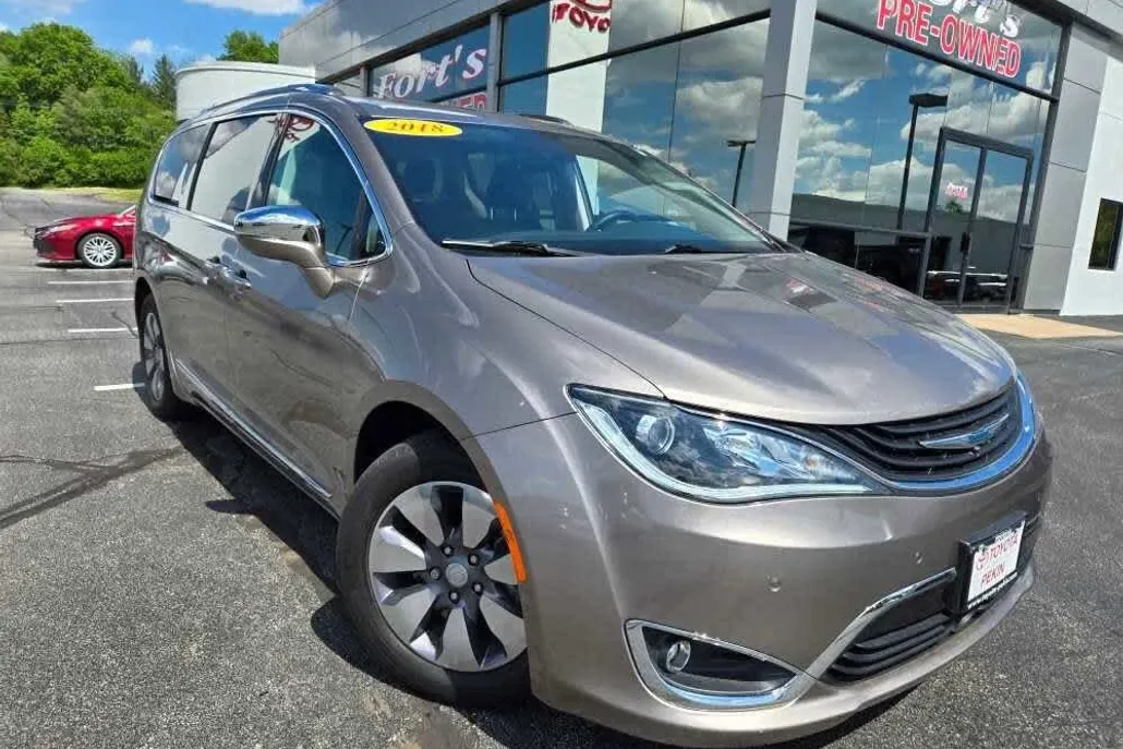 2018 Chrysler Pacifica Hybrid Limited photo 1