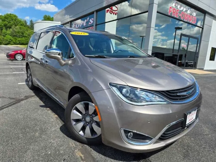 2018 Chrysler Pacifica Hybrid Limited photo 1
