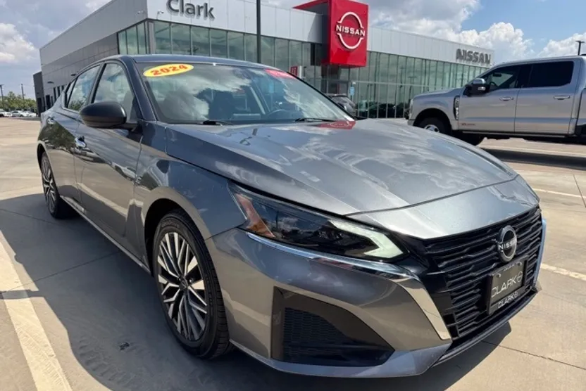 2024 Nissan Altima 2.5 SV photo 1