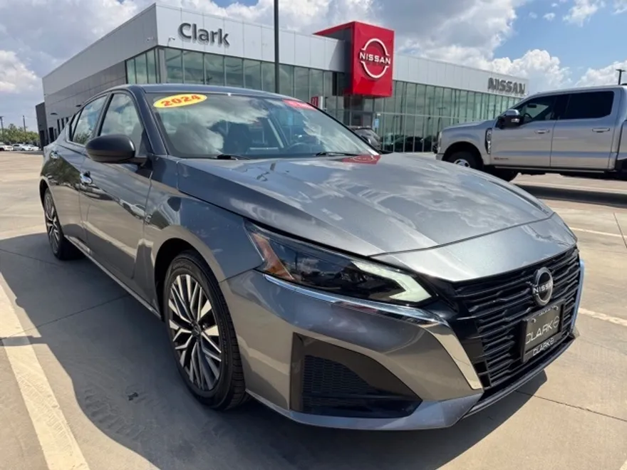 2024 Nissan Altima 2.5 SV photo 1