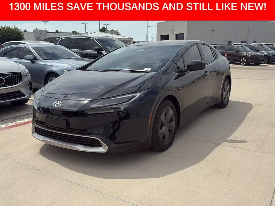 2025 Toyota Prius Plug-in Hybrid SE photo 1