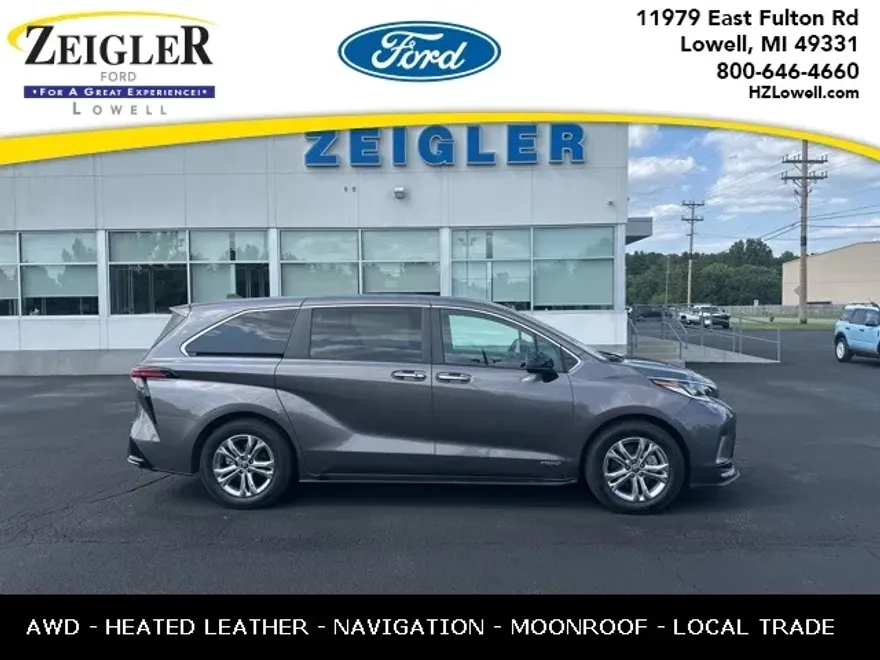 2021 Toyota Sienna XSE Hybrid photo 1