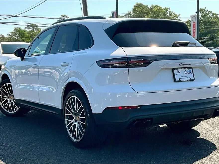 2023 Porsche Cayenne Platinum Edition photo 13