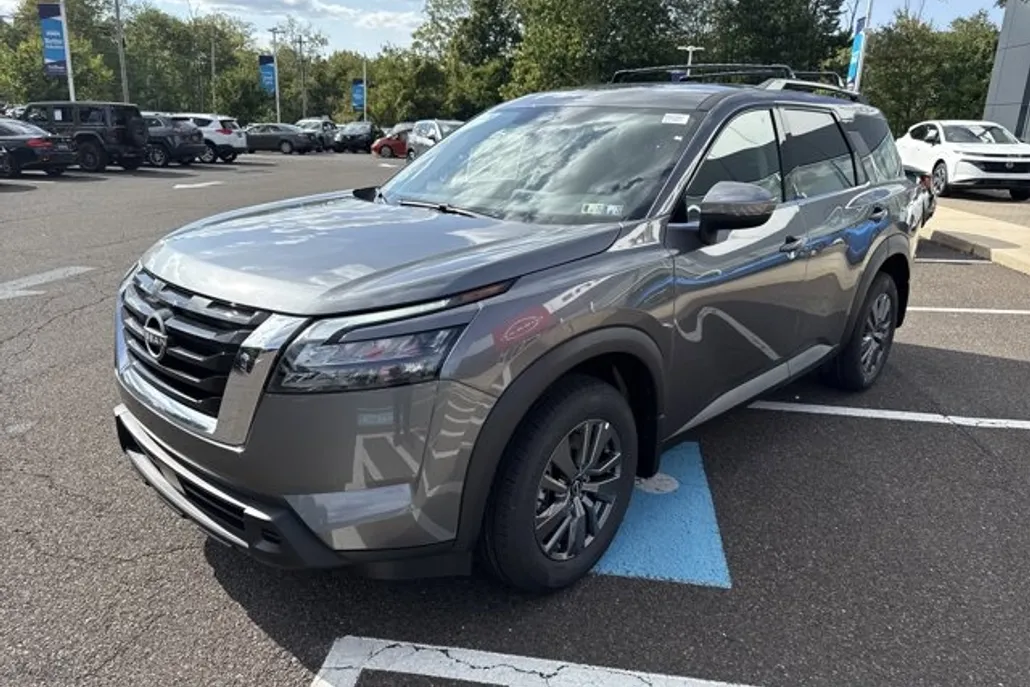 2025 Nissan Pathfinder SV photo 1