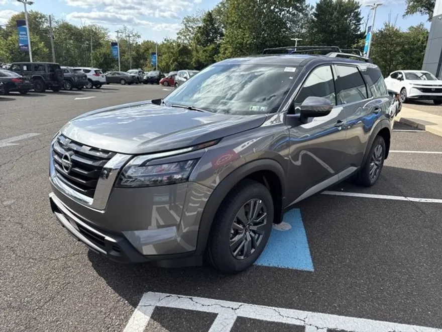 2025 Nissan Pathfinder SV photo 1