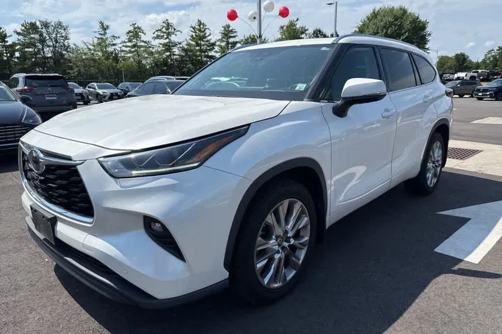 2020 Toyota Highlander Limited photo 1