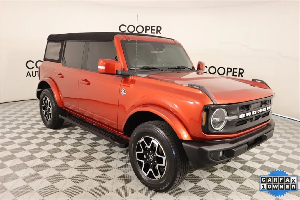 2023 Ford Bronco Outer Banks photo 1