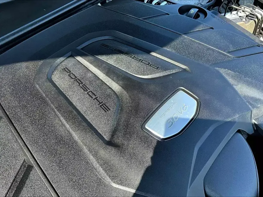 2023 Porsche Cayenne Platinum Edition photo 30