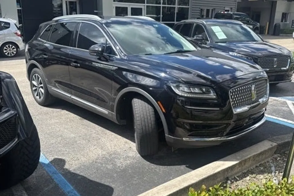 2022 Lincoln Nautilus Standard photo 1
