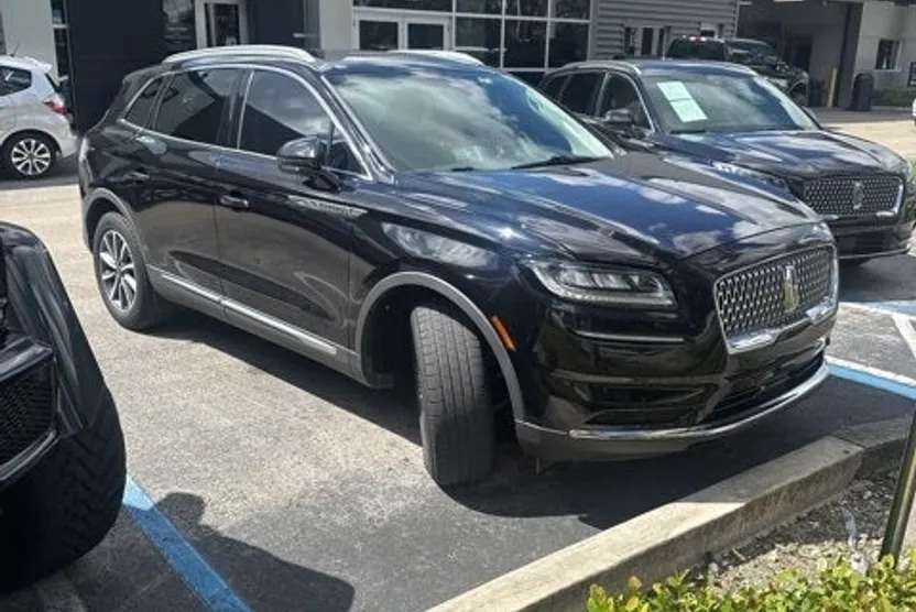 2022 Lincoln Nautilus Standard photo 1