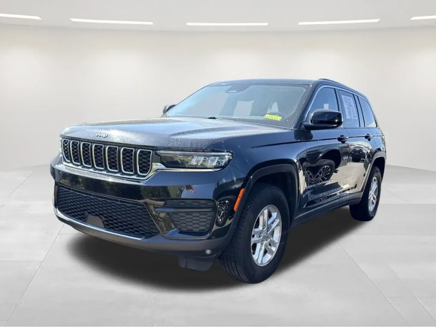 2023 Jeep Grand Cherokee Laredo photo 1
