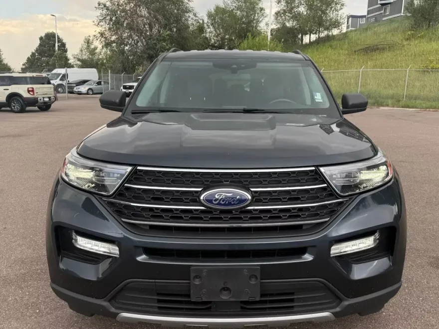 2022 Ford Explorer XLT photo 1