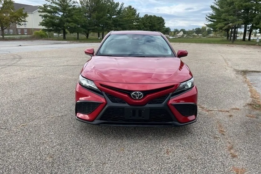 2021 Toyota Camry SE photo 1