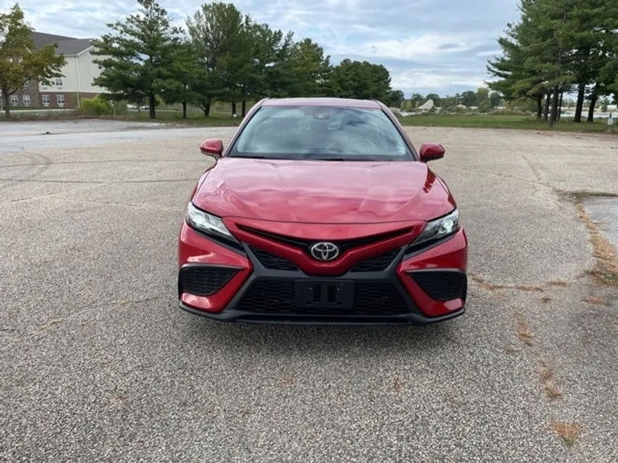 2021 Toyota Camry SE photo 1